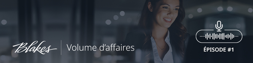 Bannière web Volume d'affaires, comportant le texte « Volume d'affaires » avec une jeune professionnelle souriante.